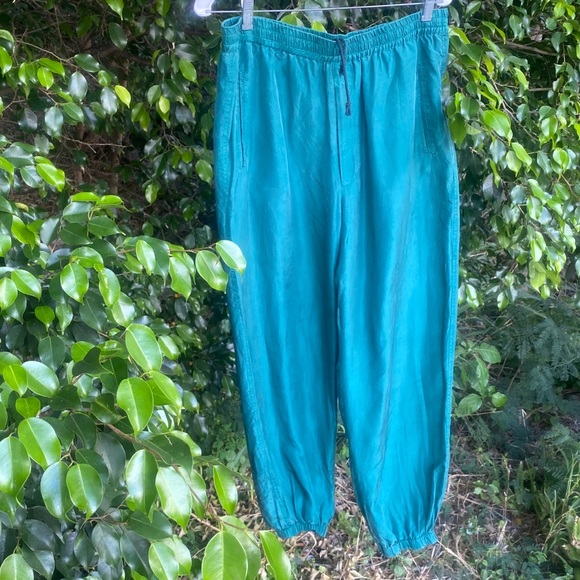 Lined emerald green Silk joggers with pockets Granny chic